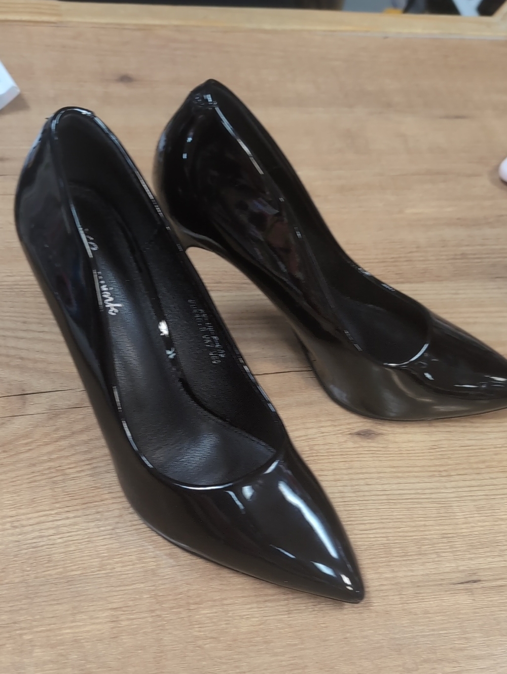 Women's Black Patent Pointed-Toe Heels